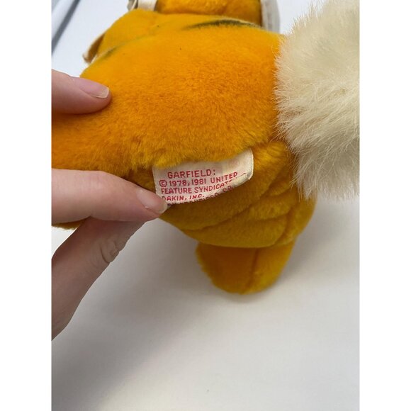 Rare 1981 Easter Bunny Garfield Plush: Vintage Cartoon Cat Collectible by Dakin - Picture 9 of 10